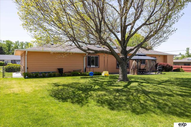 10276 Fowler Avenue, Omaha, NE 68134