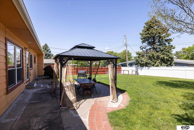 10276 Fowler Avenue, Omaha, NE 68134