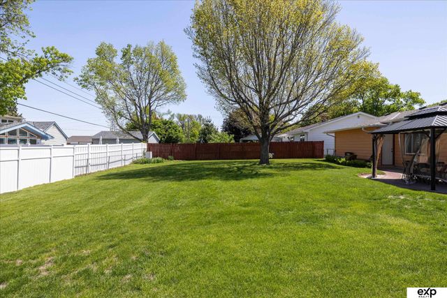 10276 Fowler Avenue, Omaha, NE 68134