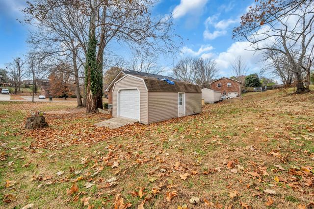 2306 Beechwood Dr, Springfield, TN 37172