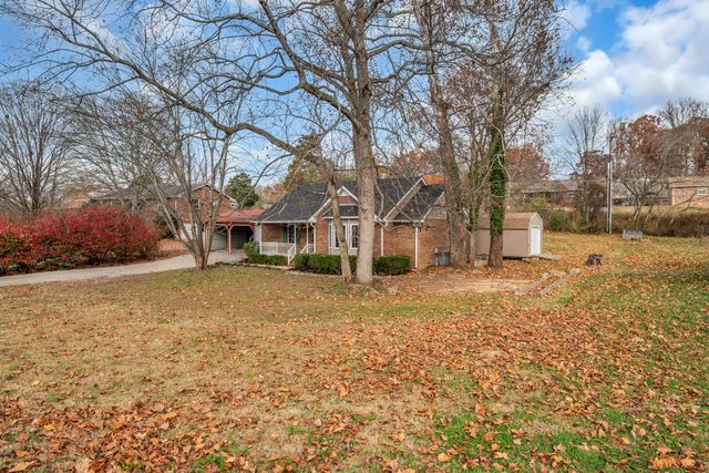 2306 Beechwood Dr, Springfield, TN 37172