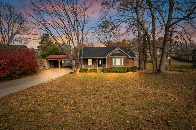 2306 Beechwood Dr, Springfield, TN 37172