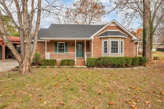 2306 Beechwood Dr, Springfield, TN 37172
