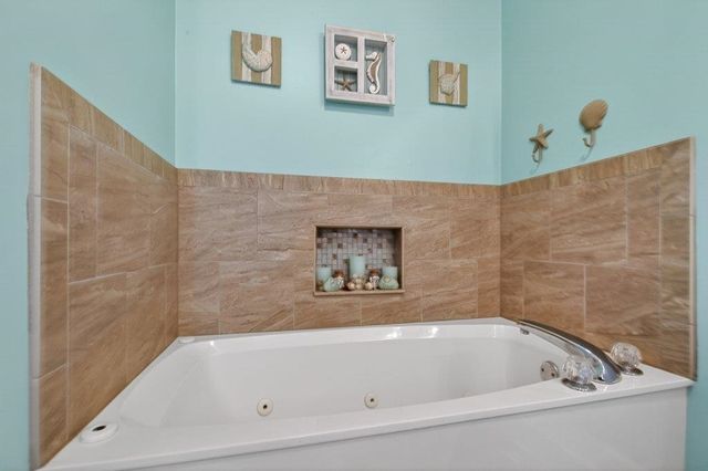 639 Aleida Dr, St Augustine, FL 32086