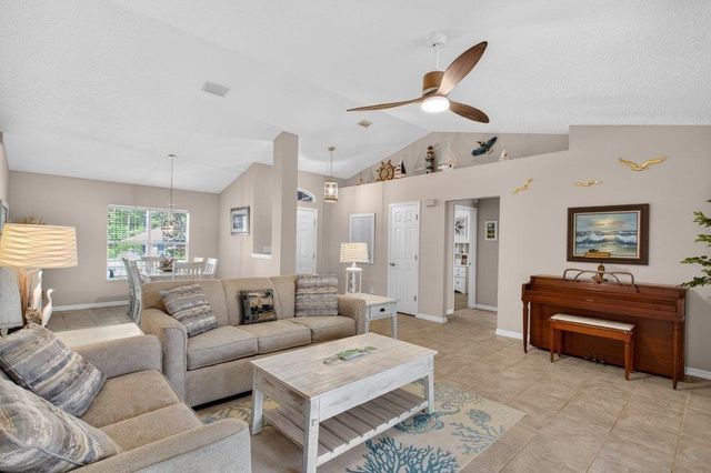 639 Aleida Dr, St Augustine, FL 32086