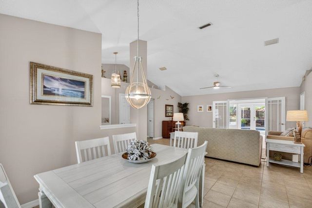 639 Aleida Dr, St Augustine, FL 32086