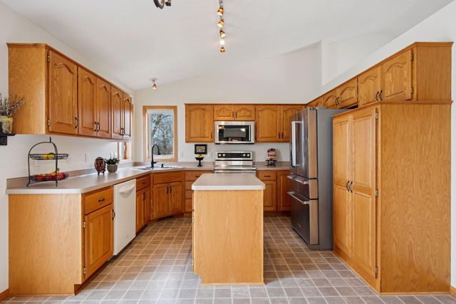 874 Kayla Lane, Hanover, MN 55341