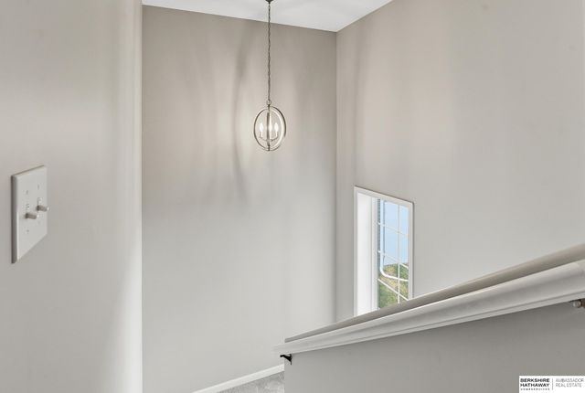 15035 Laurel Avenue, Omaha, NE 68116