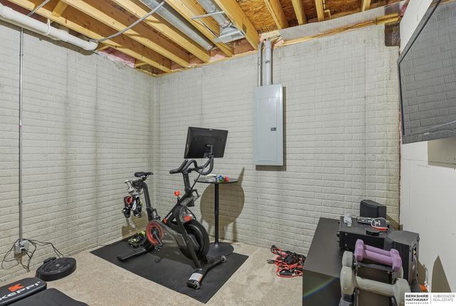 15035 Laurel Avenue, Omaha, NE 68116