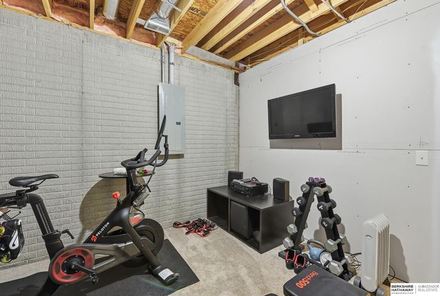 15035 Laurel Avenue, Omaha, NE 68116