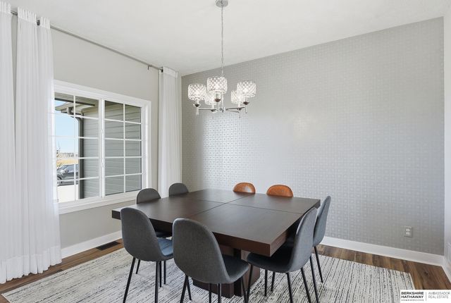 15035 Laurel Avenue, Omaha, NE 68116