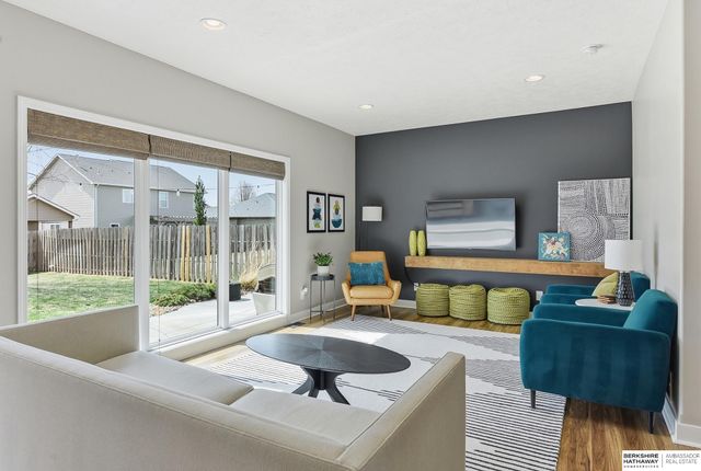 15035 Laurel Avenue, Omaha, NE 68116