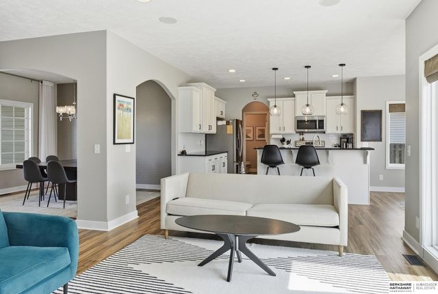 15035 Laurel Avenue, Omaha, NE 68116