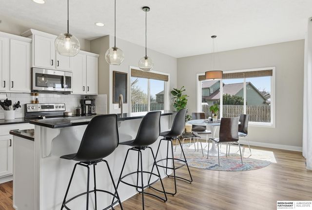 15035 Laurel Avenue, Omaha, NE 68116