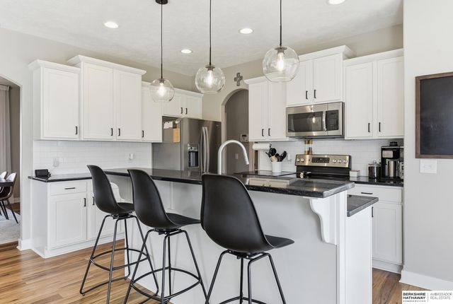 15035 Laurel Avenue, Omaha, NE 68116