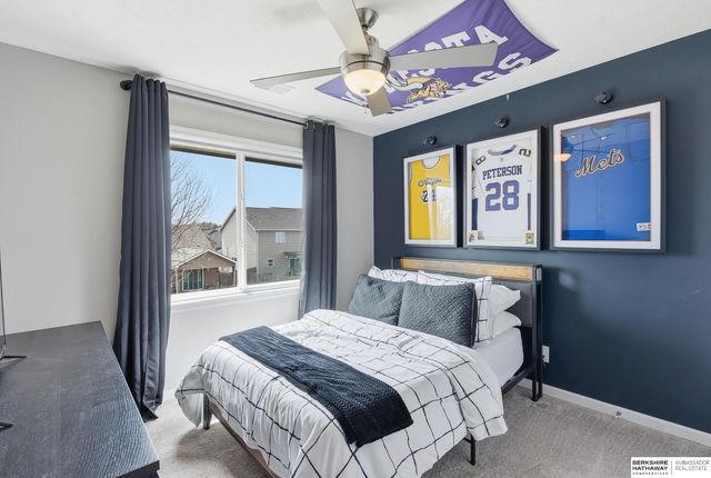 15035 Laurel Avenue, Omaha, NE 68116