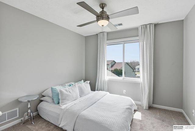 15035 Laurel Avenue, Omaha, NE 68116