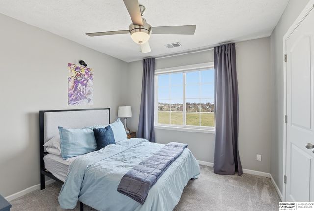 15035 Laurel Avenue, Omaha, NE 68116