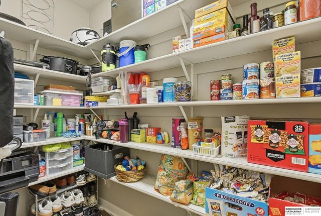 15035 Laurel Avenue, Omaha, NE 68116