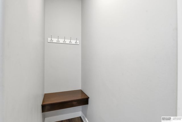 15035 Laurel Avenue, Omaha, NE 68116