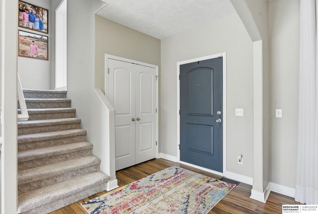 15035 Laurel Avenue, Omaha, NE 68116