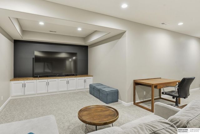 15035 Laurel Avenue, Omaha, NE 68116