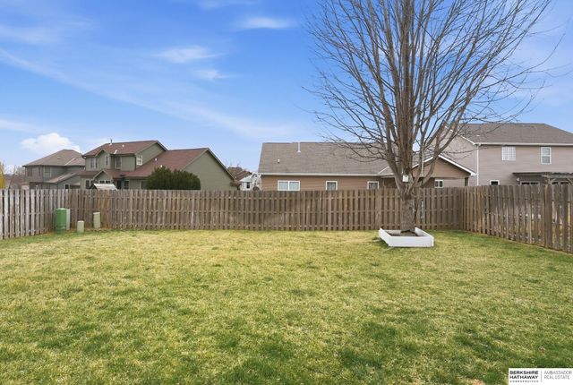 15035 Laurel Avenue, Omaha, NE 68116