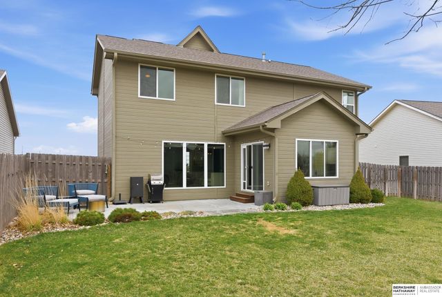 15035 Laurel Avenue, Omaha, NE 68116