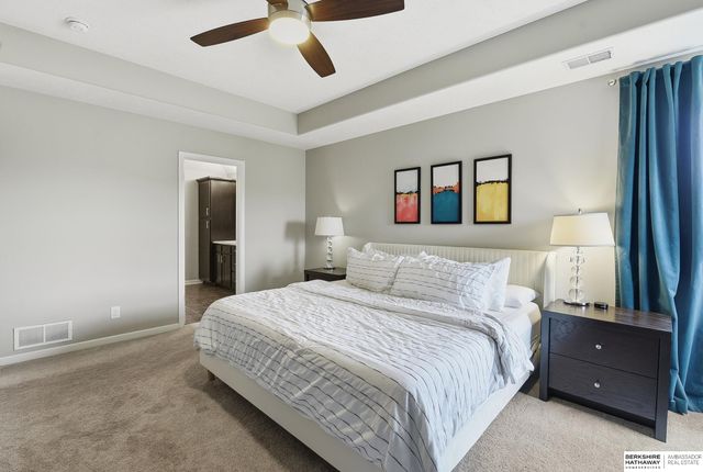 15035 Laurel Avenue, Omaha, NE 68116