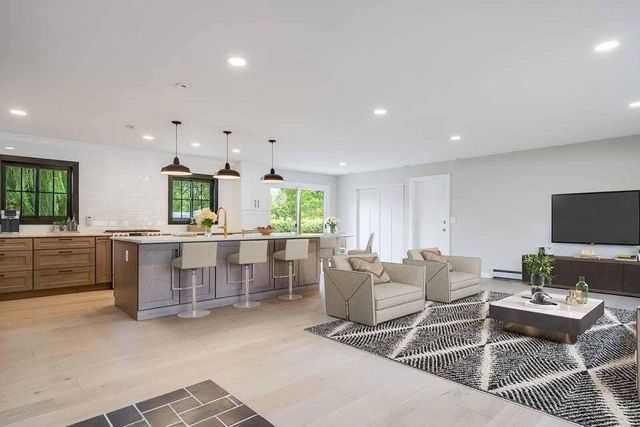 2050 Mt Kisco DRIVE, Elm Grove, WI 53122