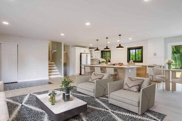2050 Mt Kisco DRIVE, Elm Grove, WI 53122