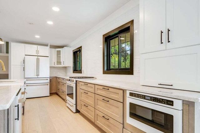 2050 Mt Kisco DRIVE, Elm Grove, WI 53122