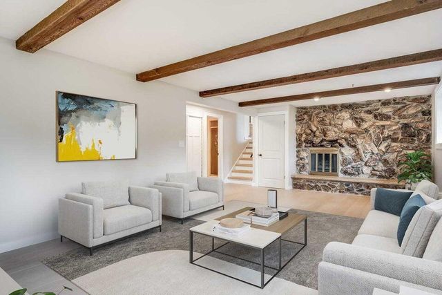 2050 Mt Kisco DRIVE, Elm Grove, WI 53122