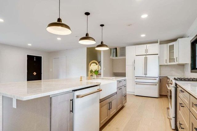 2050 Mt Kisco DRIVE, Elm Grove, WI 53122