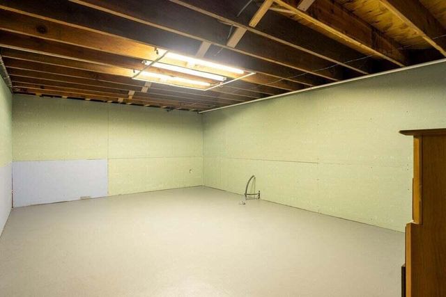 2050 Mt Kisco DRIVE, Elm Grove, WI 53122