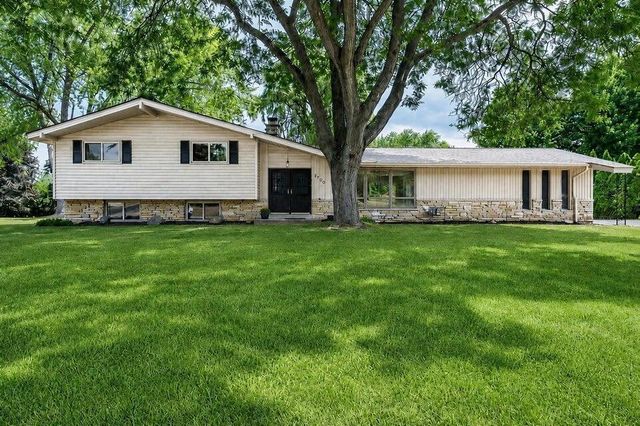 2050 Mt Kisco DRIVE, Elm Grove, WI 53122