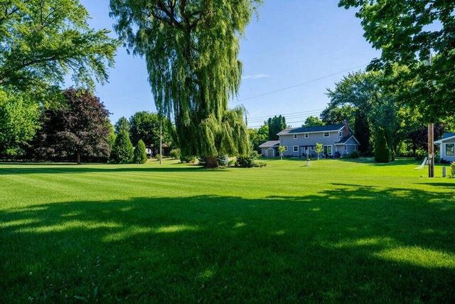 2050 Mt Kisco DRIVE, Elm Grove, WI 53122