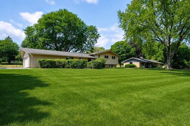 2050 Mt Kisco DRIVE, Elm Grove, WI 53122