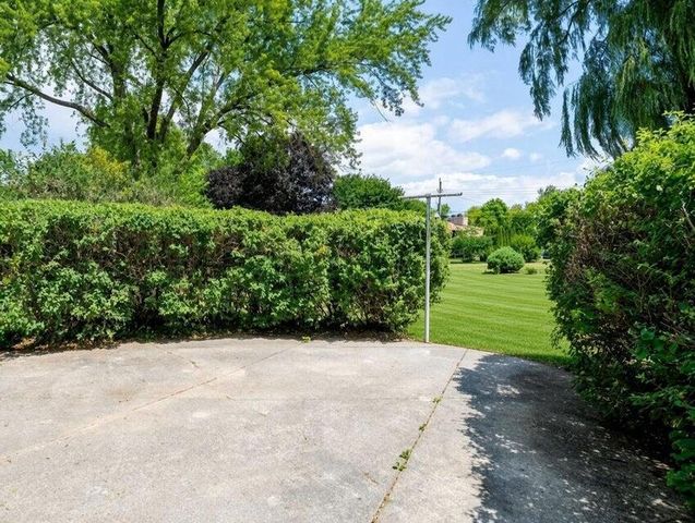 2050 Mt Kisco DRIVE, Elm Grove, WI 53122