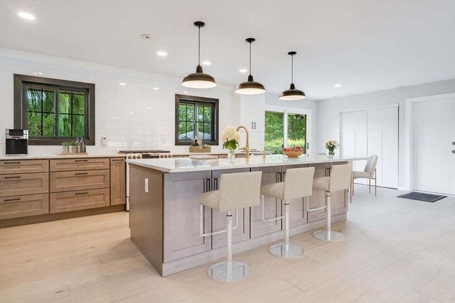 2050 Mt Kisco DRIVE, Elm Grove, WI 53122