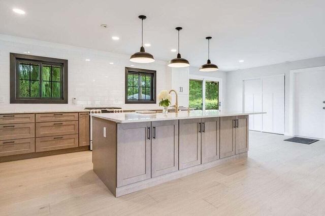 2050 Mt Kisco DRIVE, Elm Grove, WI 53122