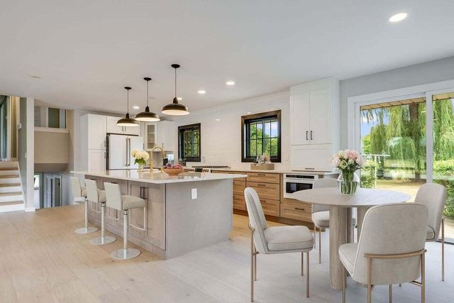 2050 Mt Kisco DRIVE, Elm Grove, WI 53122