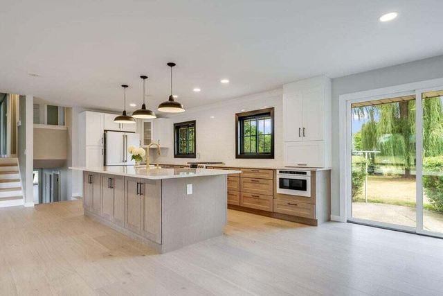 2050 Mt Kisco DRIVE, Elm Grove, WI 53122