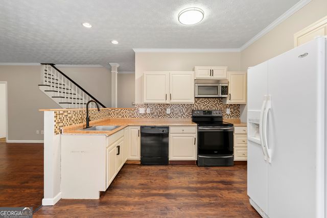 9569 Lakeview Court, Douglasville, GA 30135