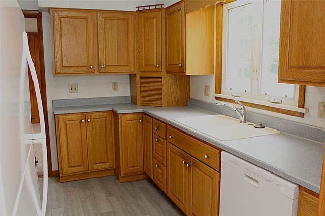 3012 MIDLAND Drive, Erie, PA 16506