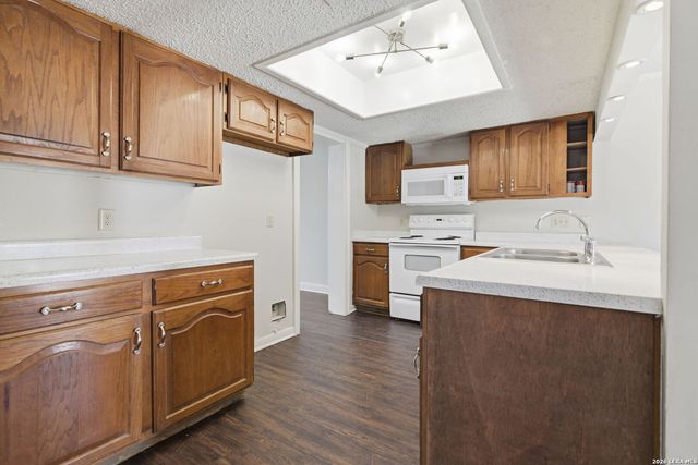 2703 Red Tree, San Antonio, TX 78248