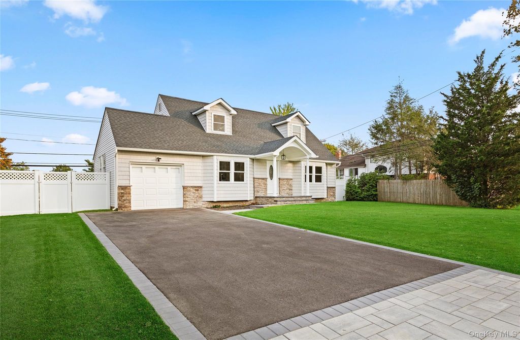 3 Ramsey Road, Commack, NY 11725