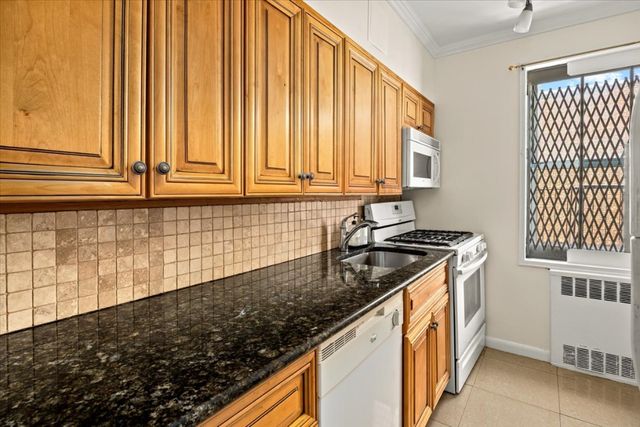 8115 35th Ave Apt 6B, New York City, NY 11372
