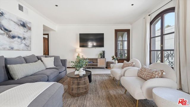 9249 Burton Way 406, Beverly Hills, CA 90210