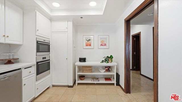 9249 Burton Way 406, Beverly Hills, CA 90210